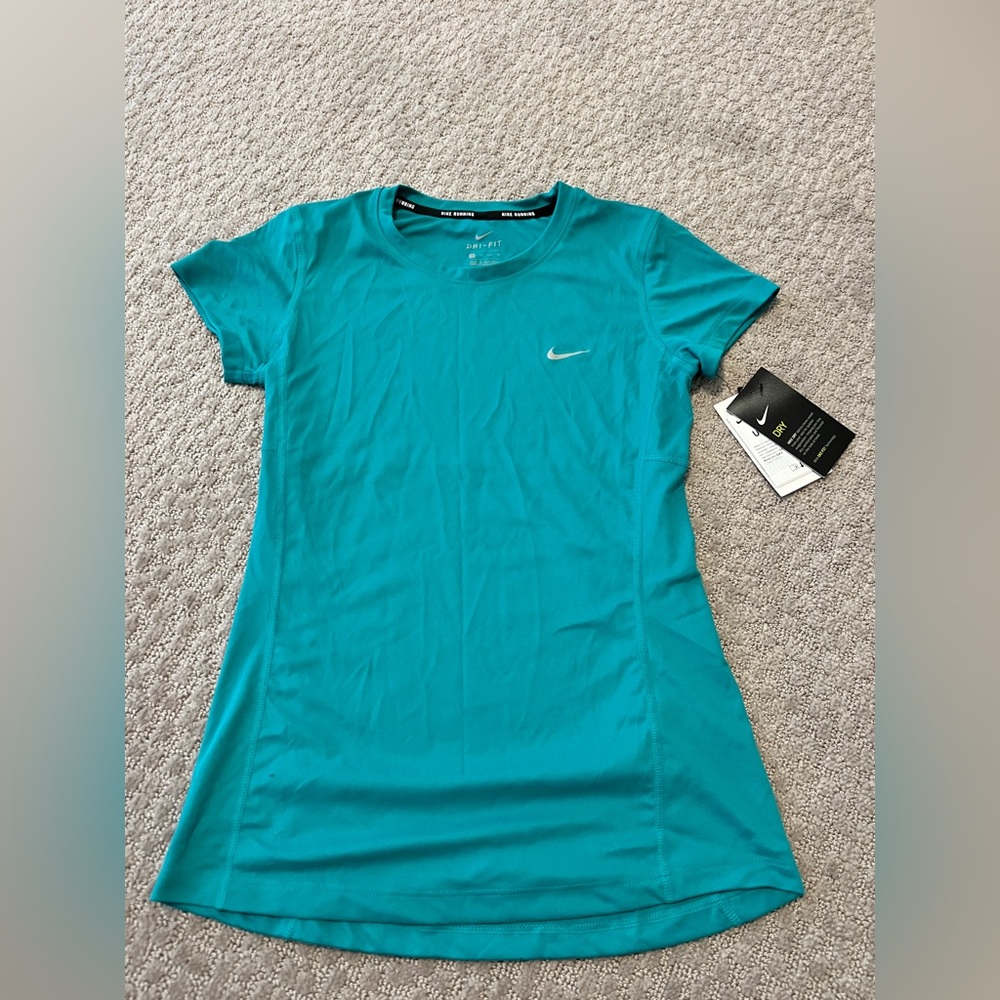 women’a nike running dri-fit shirt